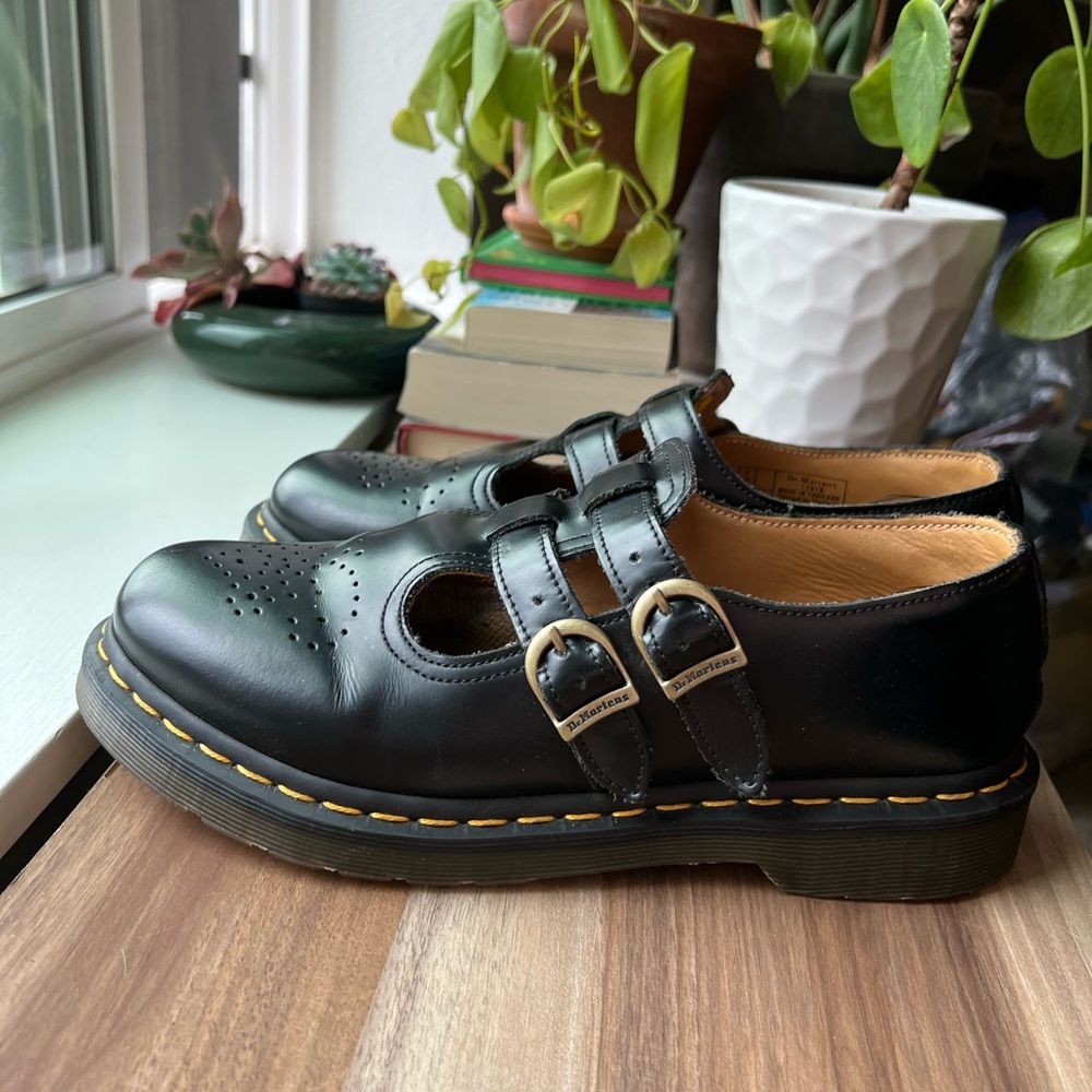 Dr Martens Mary Janes Black Leather sz 9 (fits like a 9.5/10)